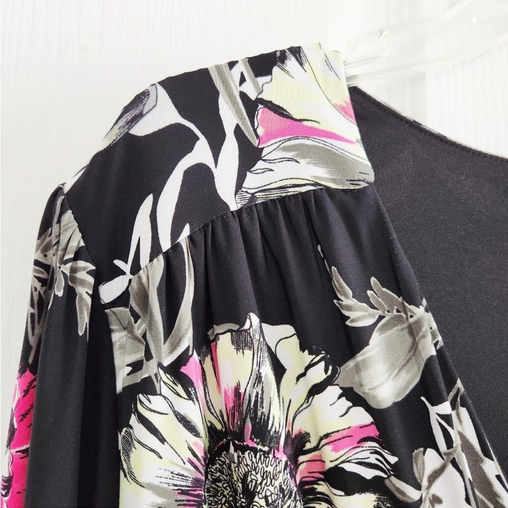 Faux-Wrap Midi Dress Black Floral
SIZE 1X *Excellent Condition* - Picture 16 of 16